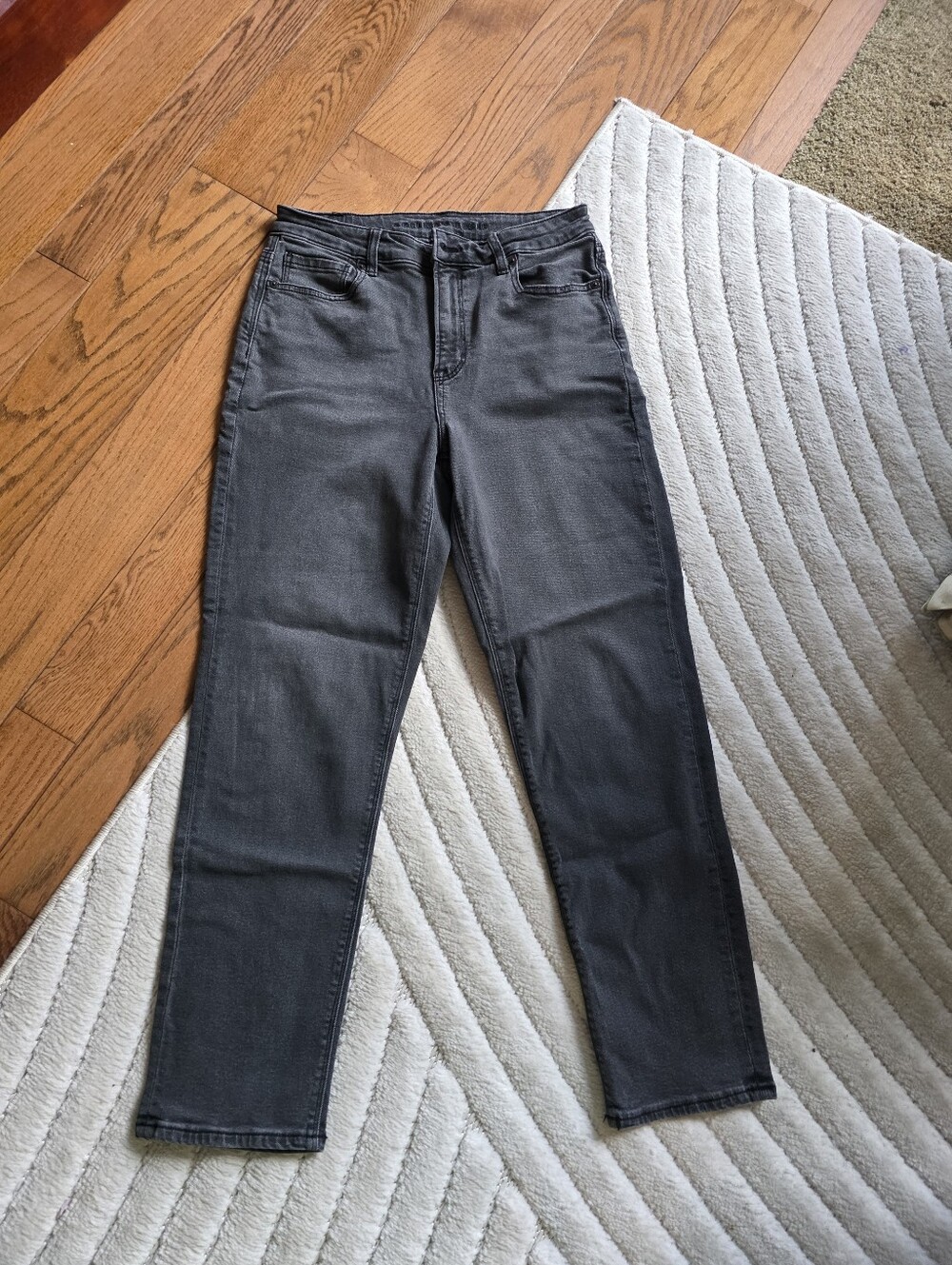 American Eagle Gray Wash Jeans - Classic Straight Fit
